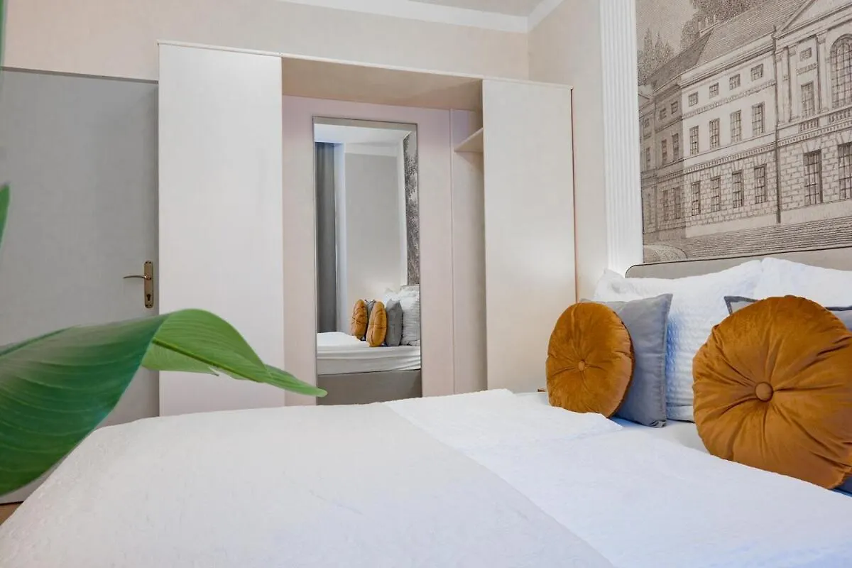 Apartment At Votiv Church I 5 Minutes To Inner City I Wifi I 3 Minutes To Metro Schottentor Vienna