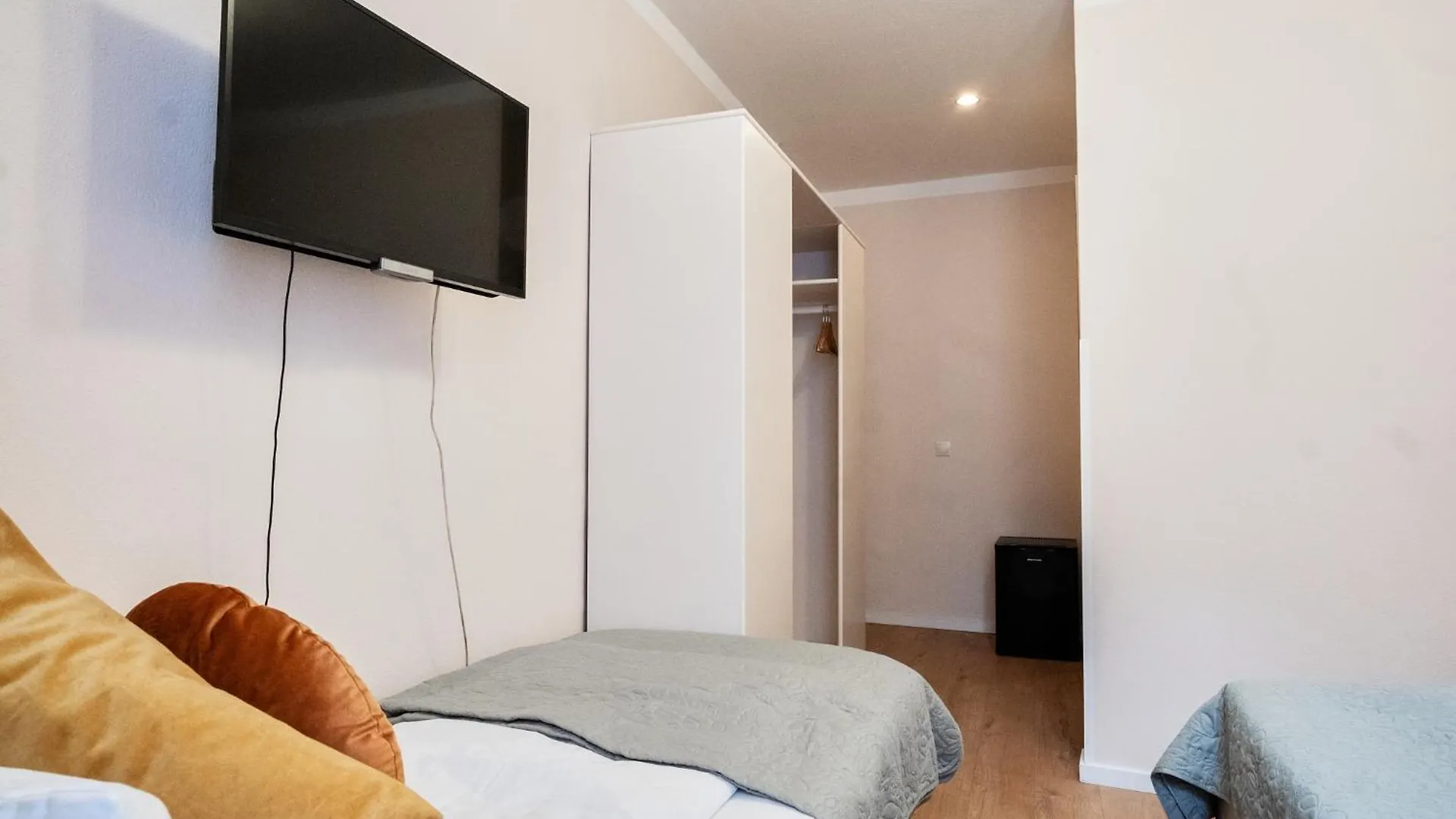 Votivpark Rooms I Self Check In Vienna Austria